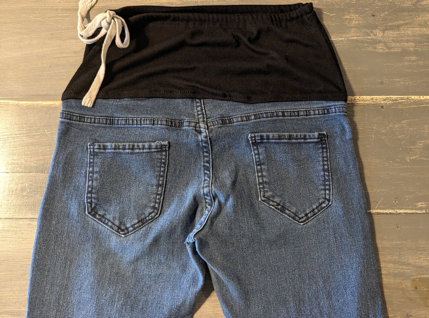 Full panel distressed 30" skinny jeans, Dark wash