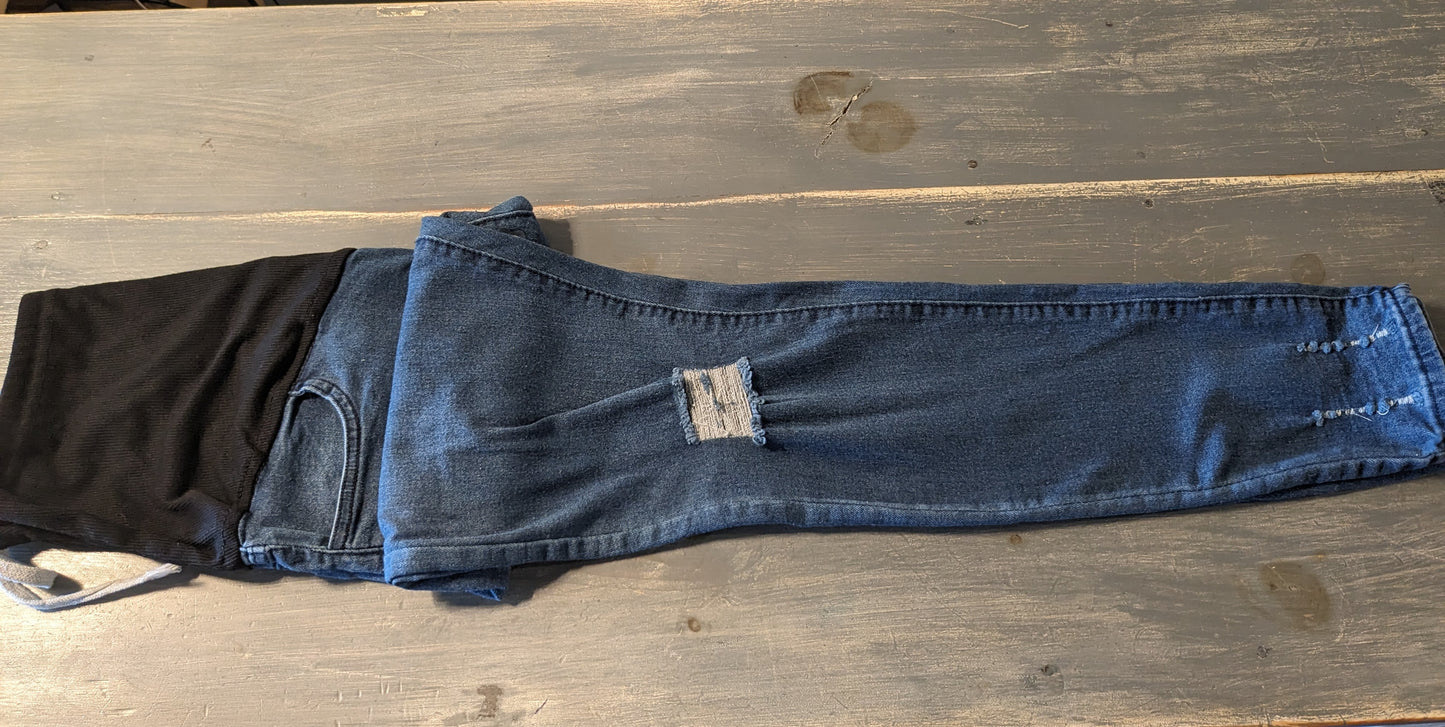 Full panel distressed 30" skinny jeans, Dark wash