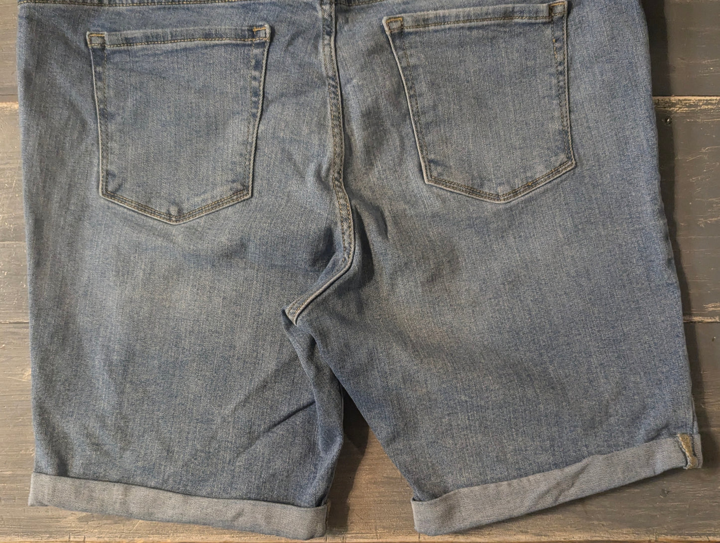 Convertible panel 8" cuffed denim shorts, Medium wash