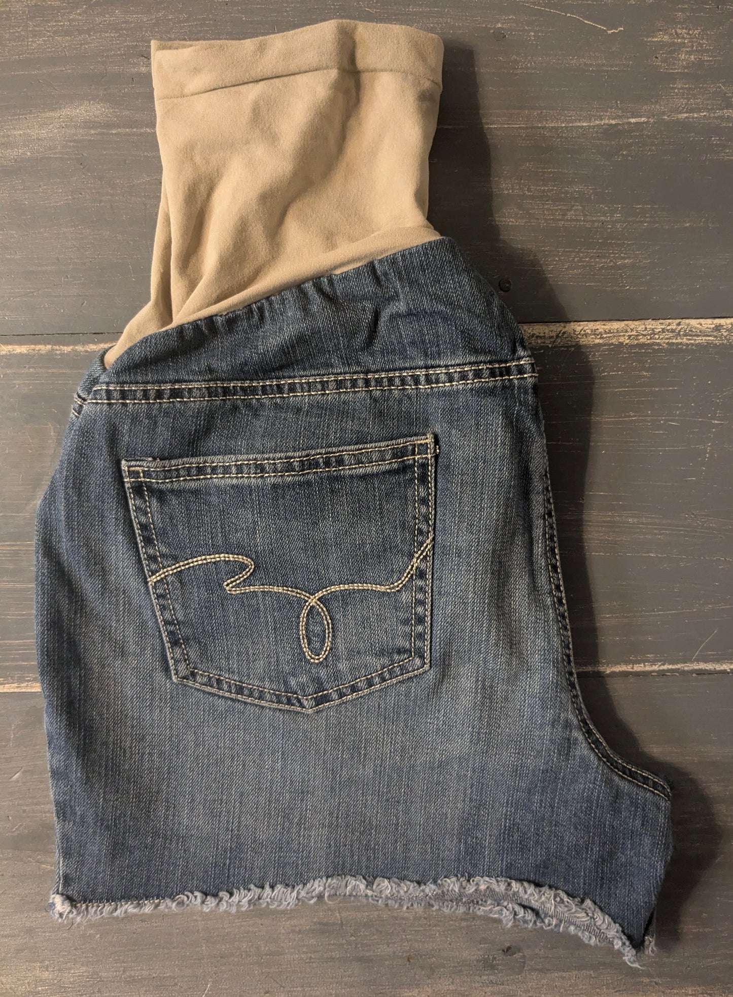 Full panel 4" frayed hem denim shorts, Medium wash