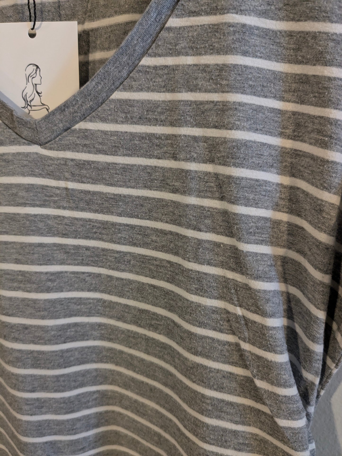 Essential fitted v-neck SS tee, Multi