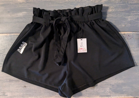 Stretchy high-waist belted 2.5" flowy shorts, Black
