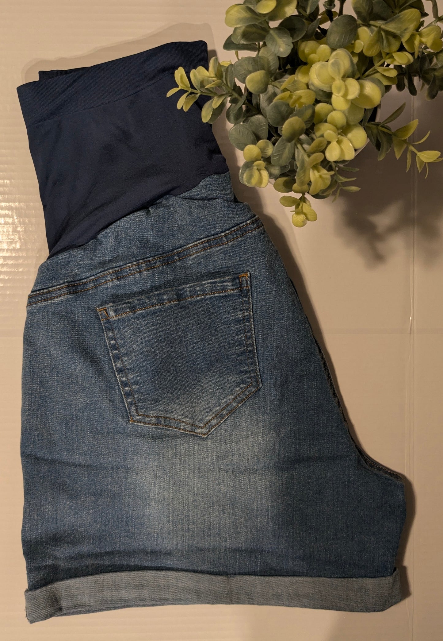 Full panel cuffed 4" denim shorts w/pockets, Multi wash