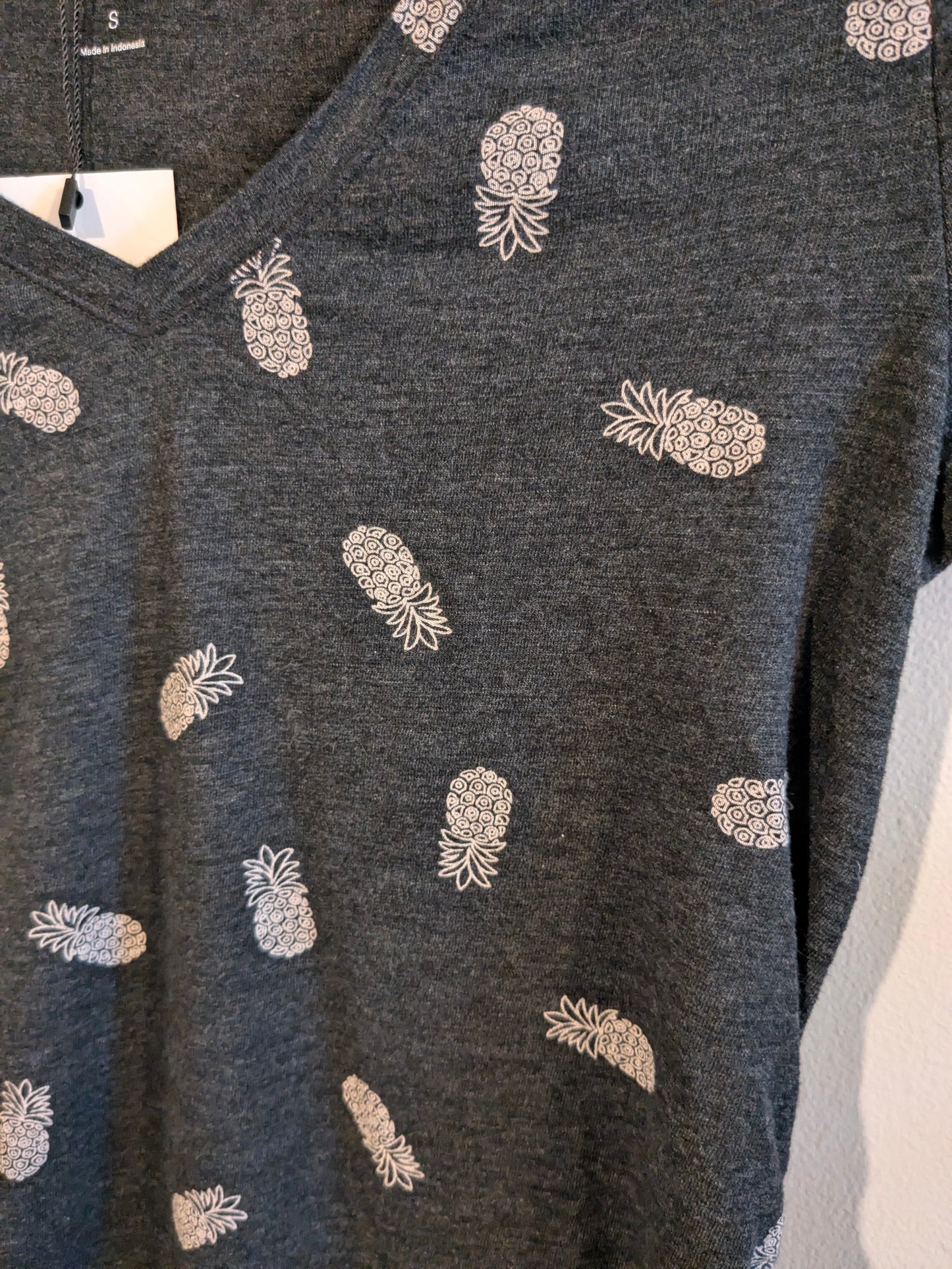 Essential fitted v-neck SS tee, Multi
