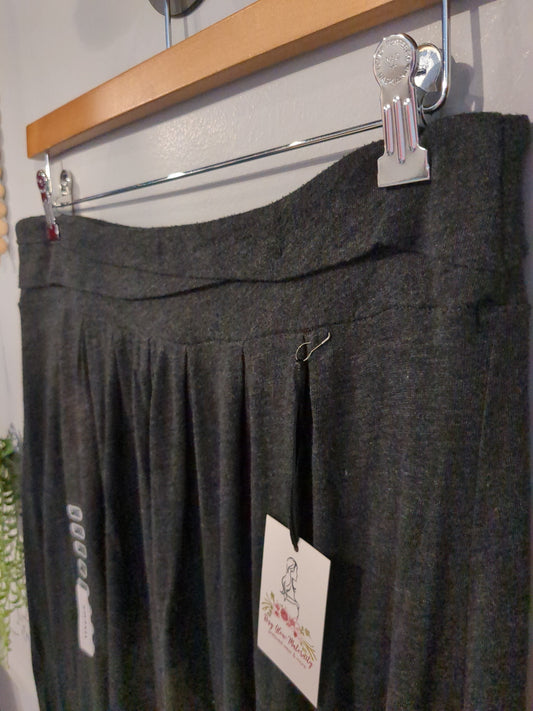 High-waisted pleated flowy maxi skirt, Charcoal