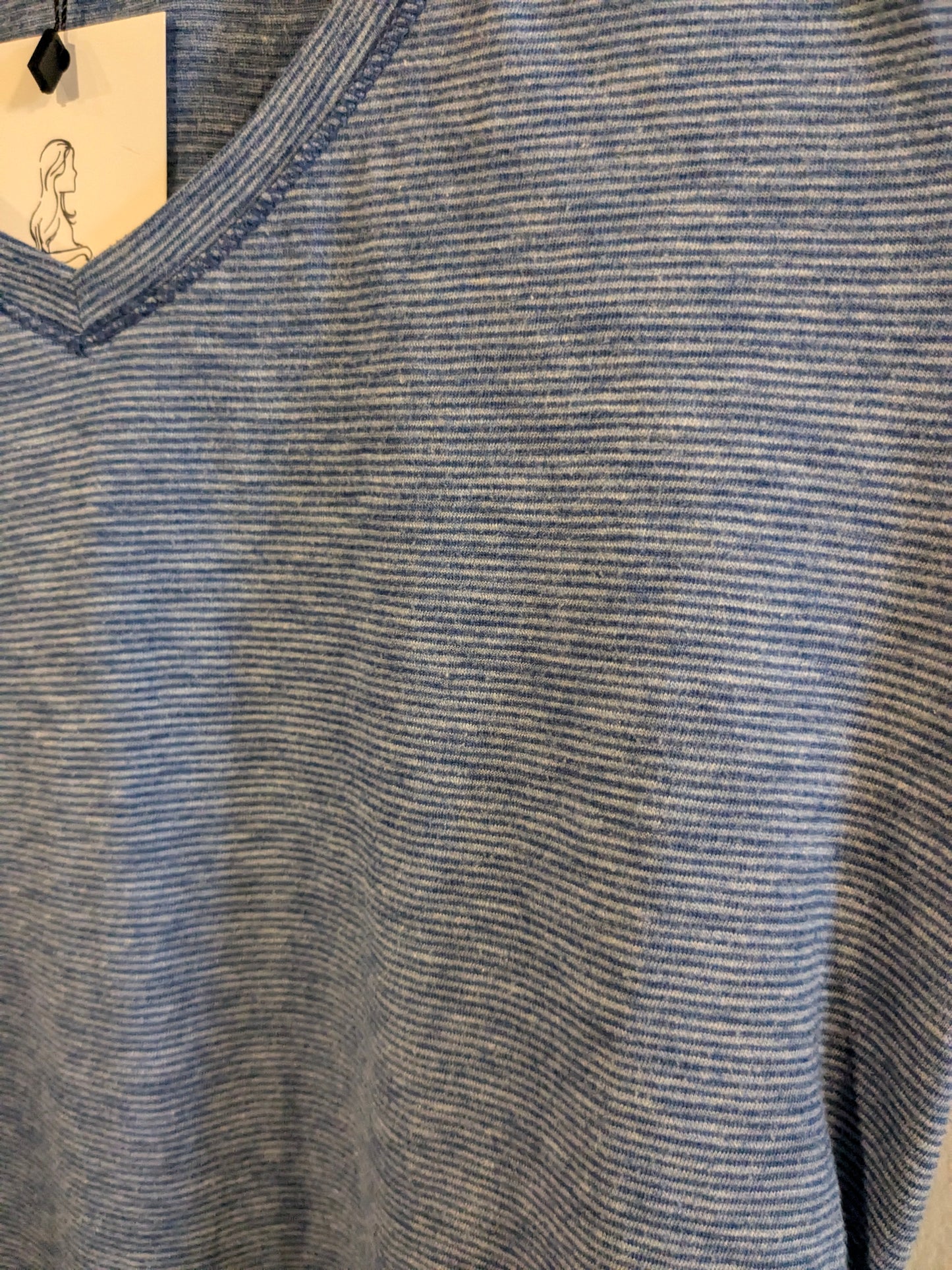 Essential fitted v-neck SS tee, Multi