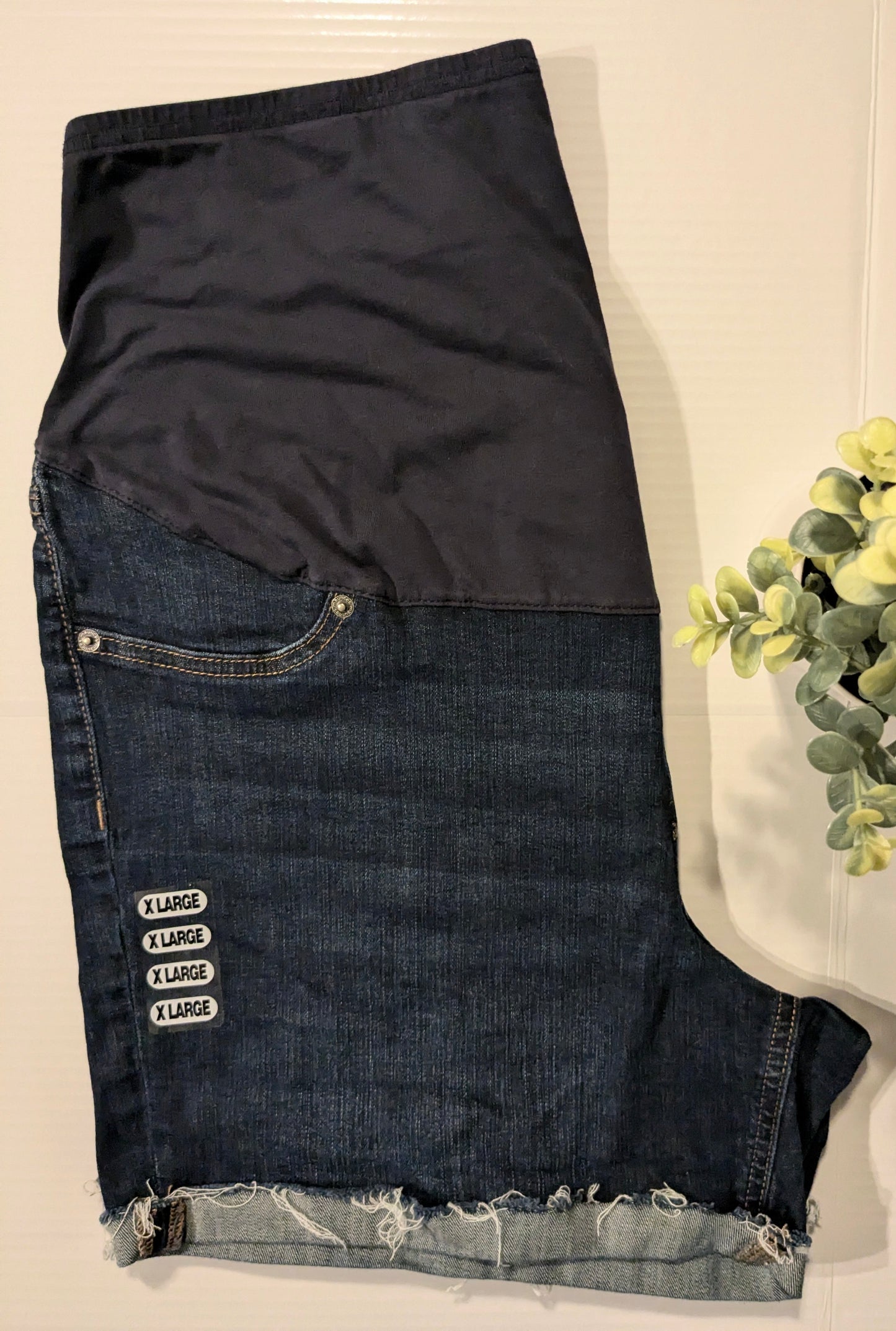 Full panel 4.5" raw cuffed hem denim shorts, Dark wash