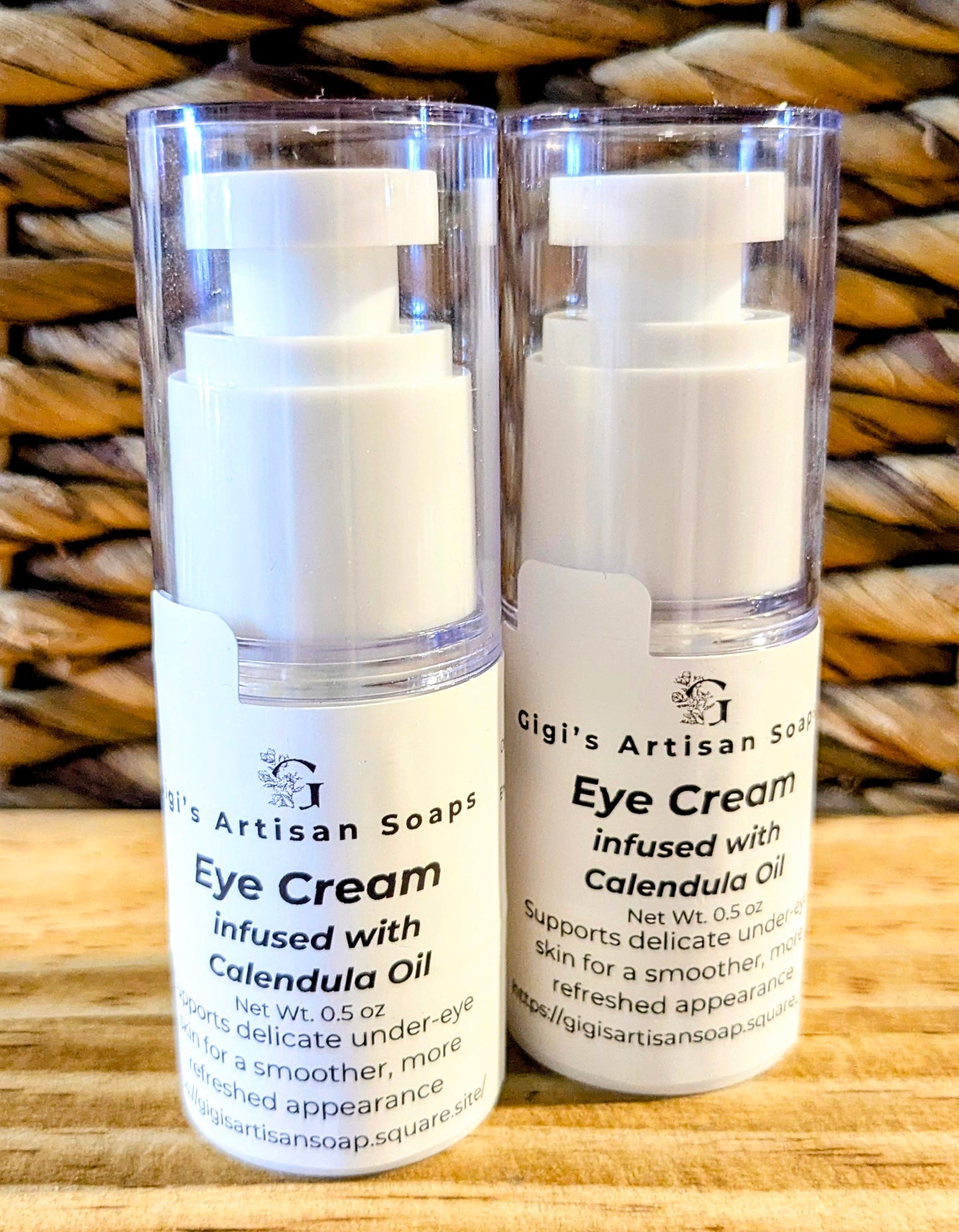 All-natural eye cream inf. w/ calendula oil