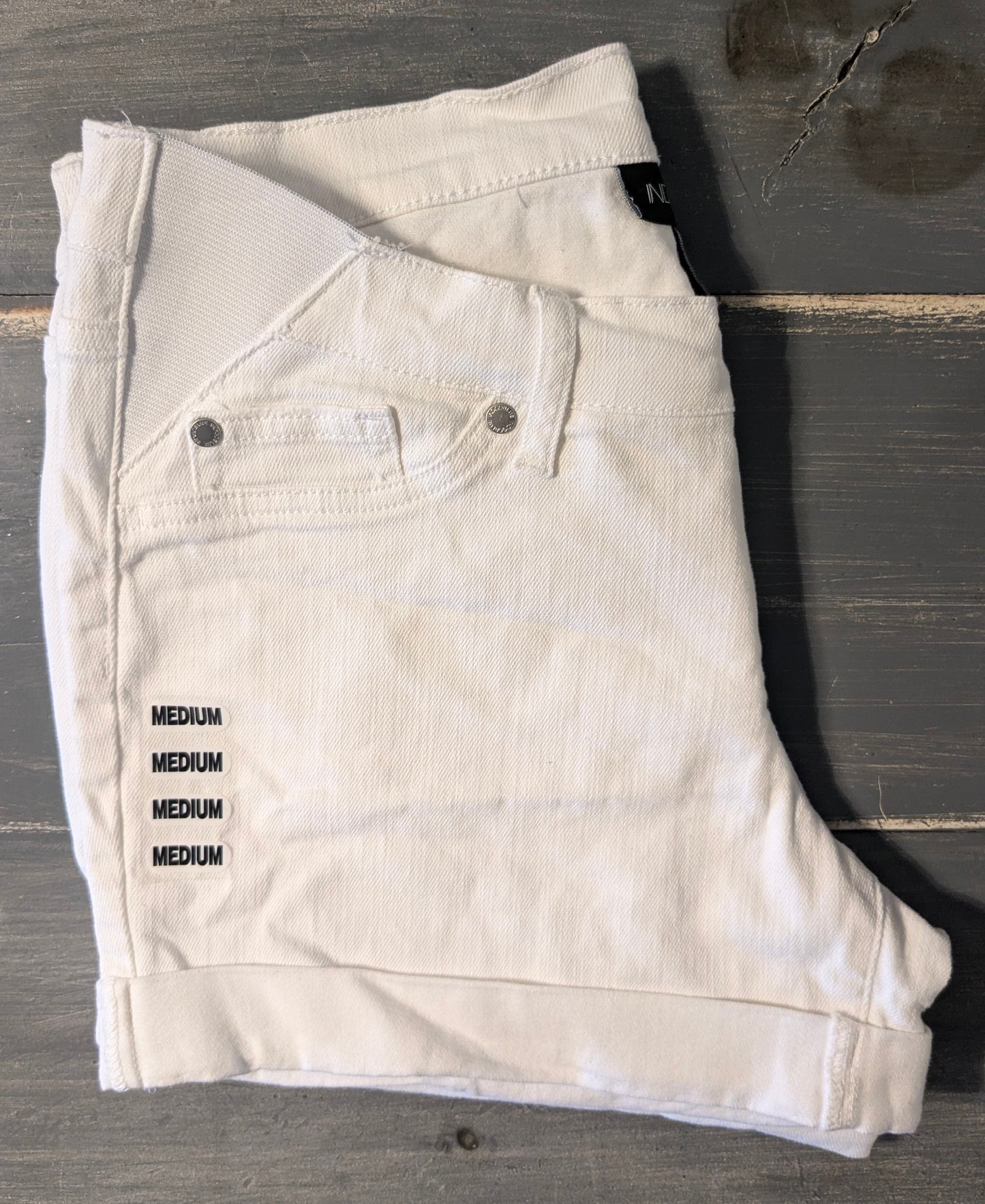 Side panels cuffed 3" denim shorts, White wash