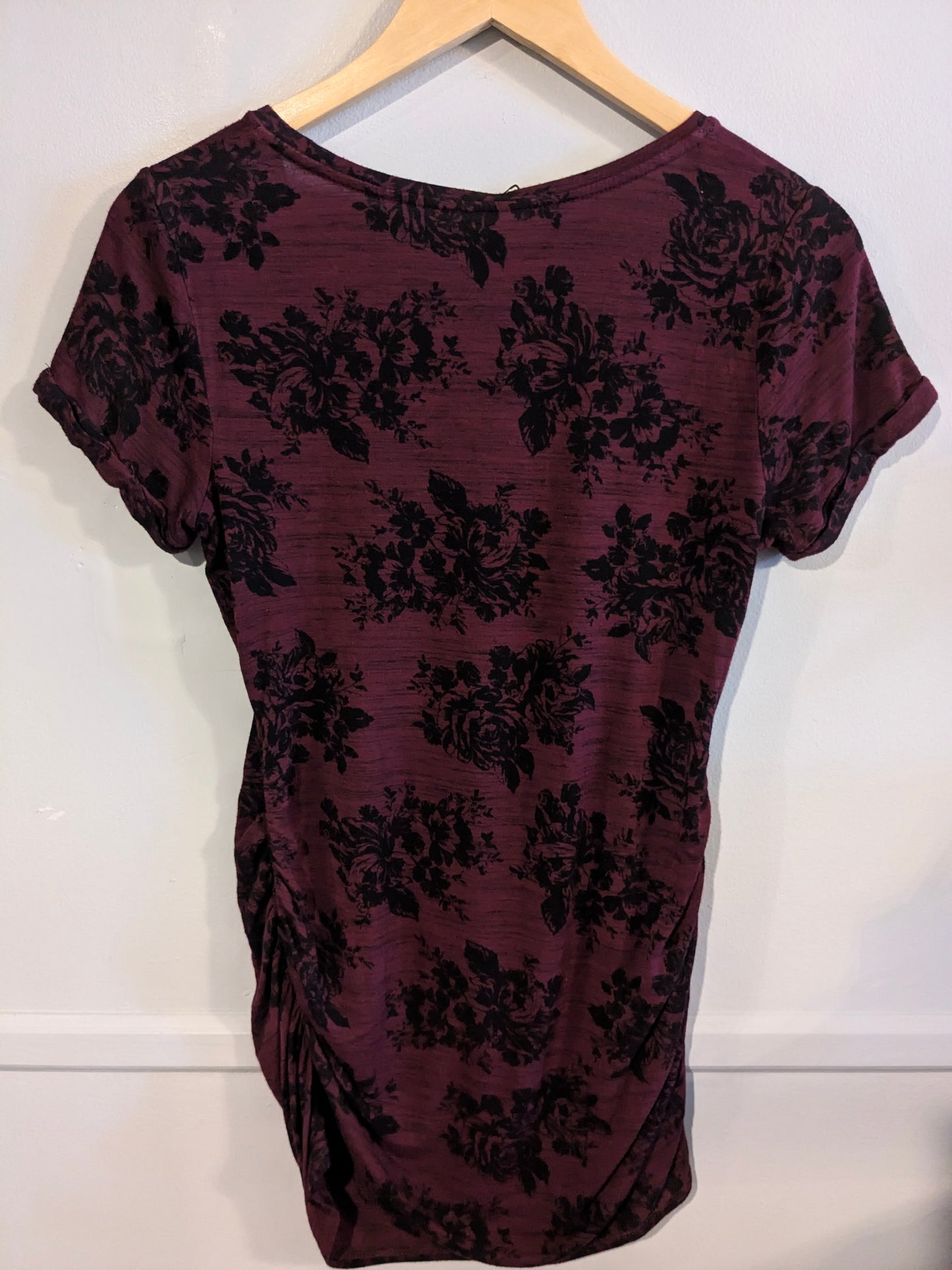 Essential fitted extra long cuffed SS tee, Wine florals