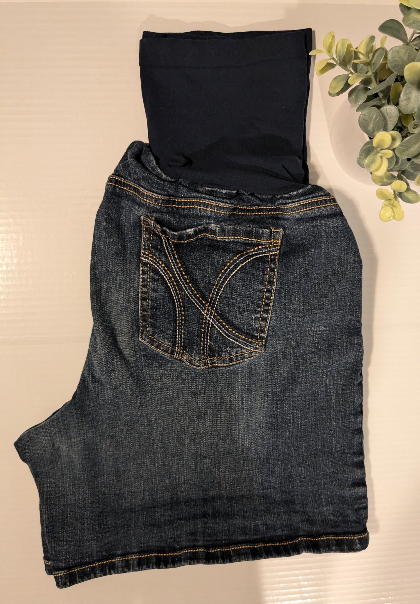 Classic full panel 6" denim shorts w/pockets, Dark wash