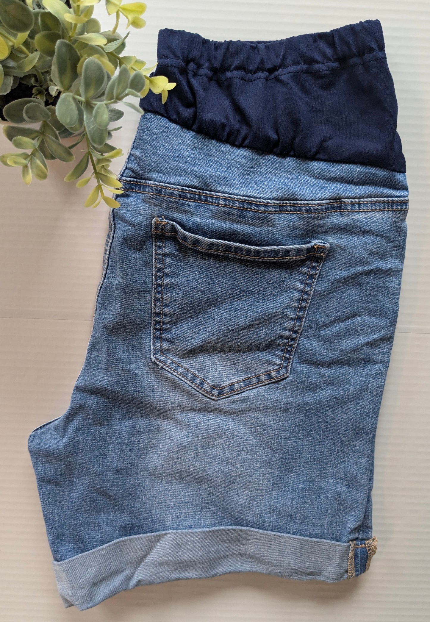 Full panel 5" cuffed denim shorts, Medium wash