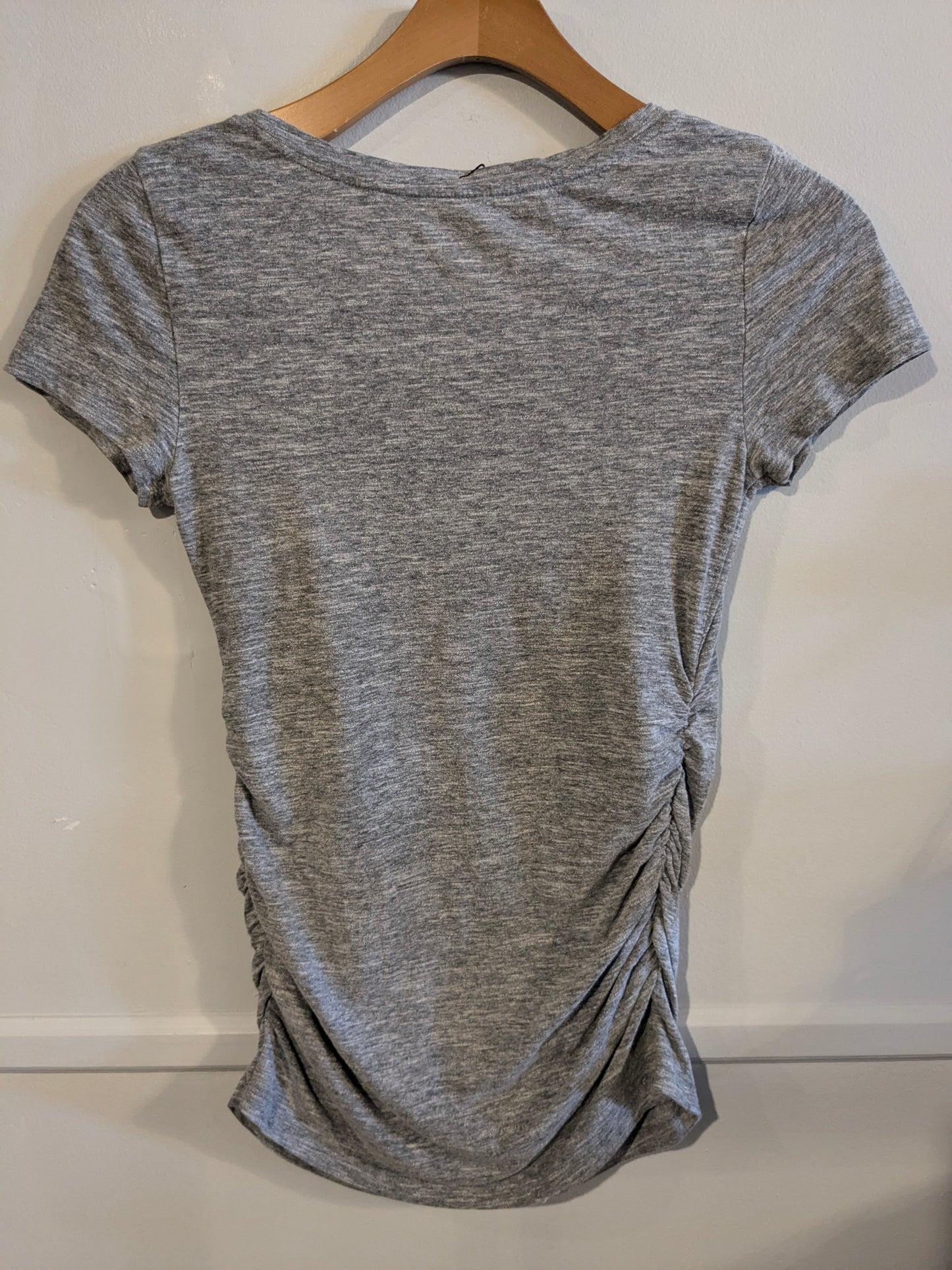 Essential fitted v-neck SS tee, Multi