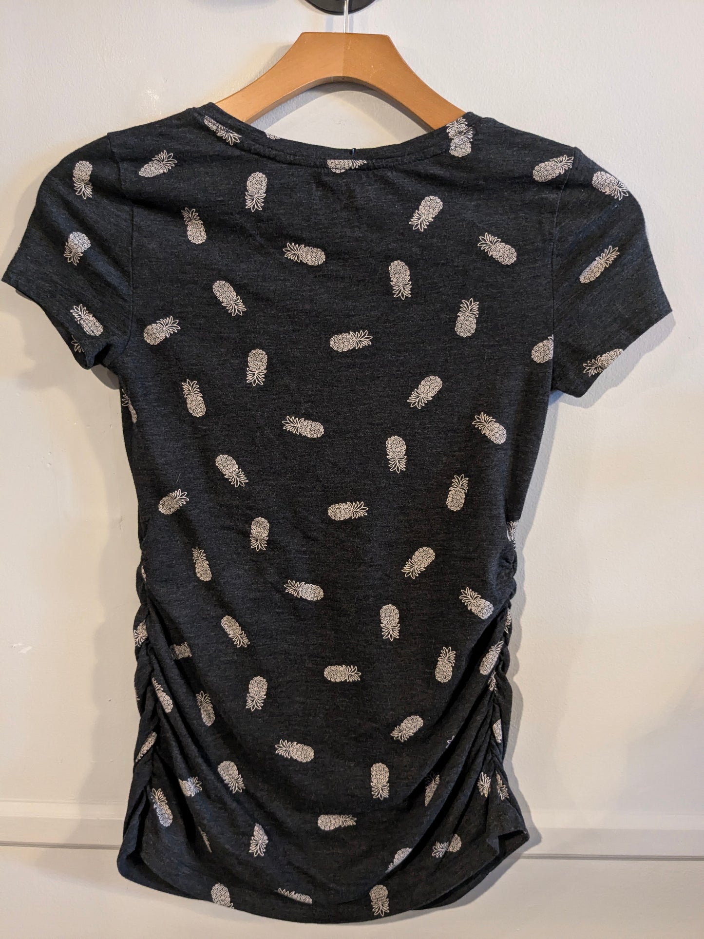 Essential fitted v-neck SS tee, Multi