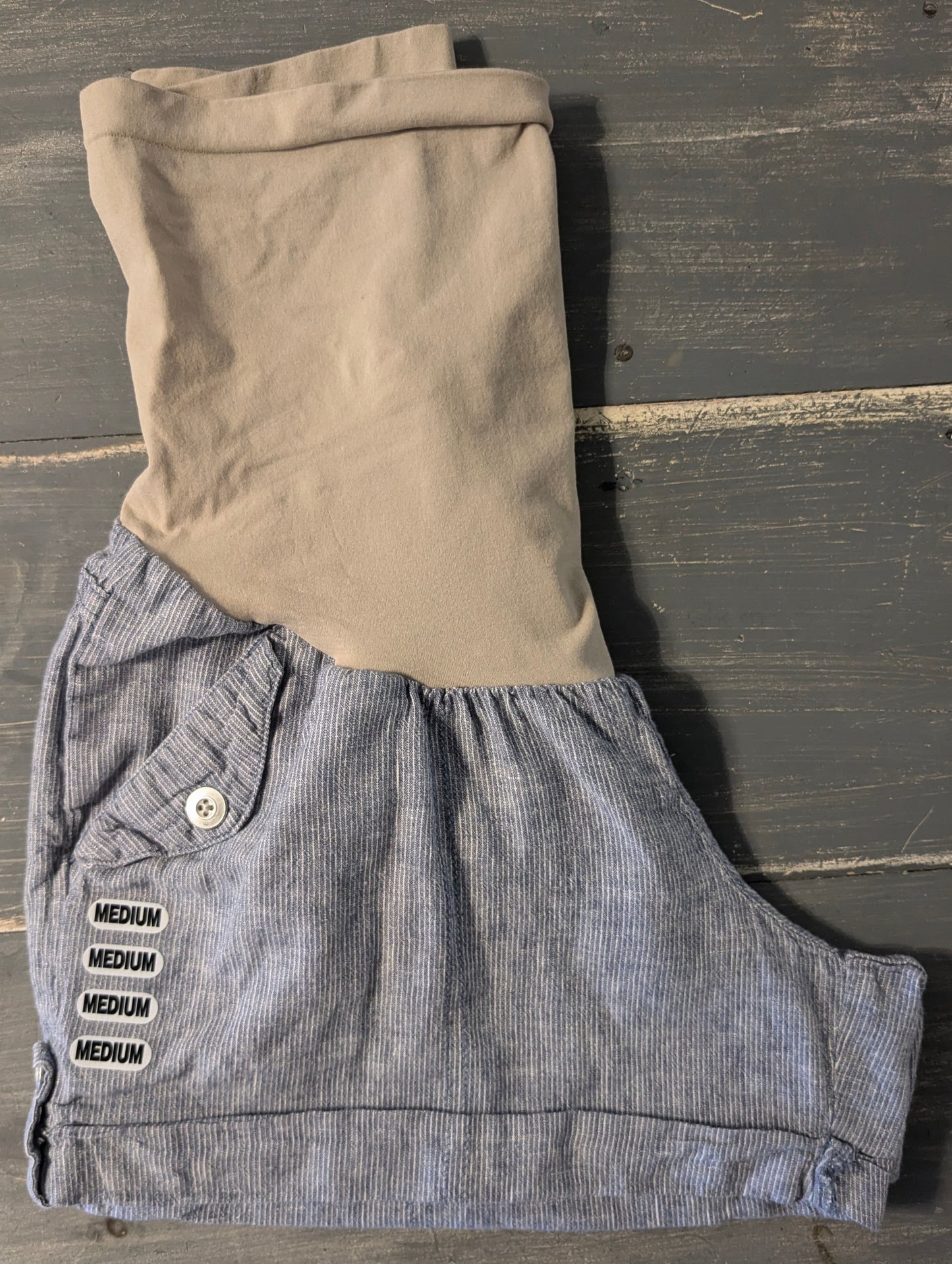 Full panel 3.5” cuffed hem linen shorts, Blue stripes