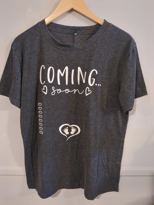 'Coming Soon' SS graphic tee, Charcoal