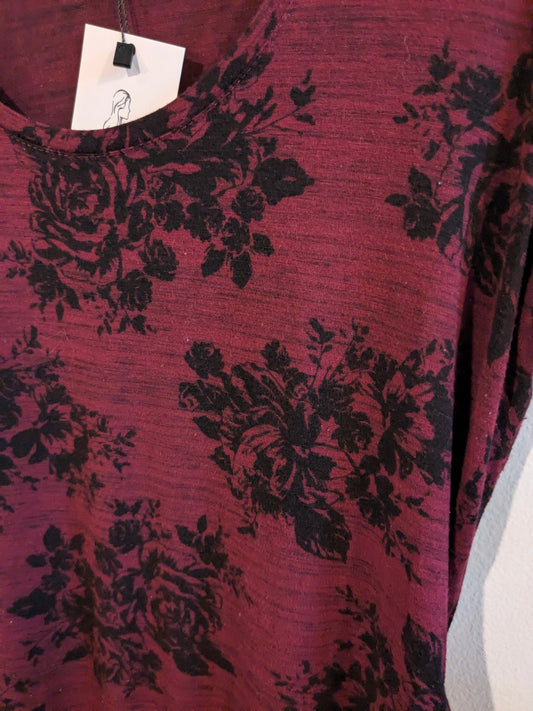 Essential fitted extra long cuffed SS tee, Wine florals