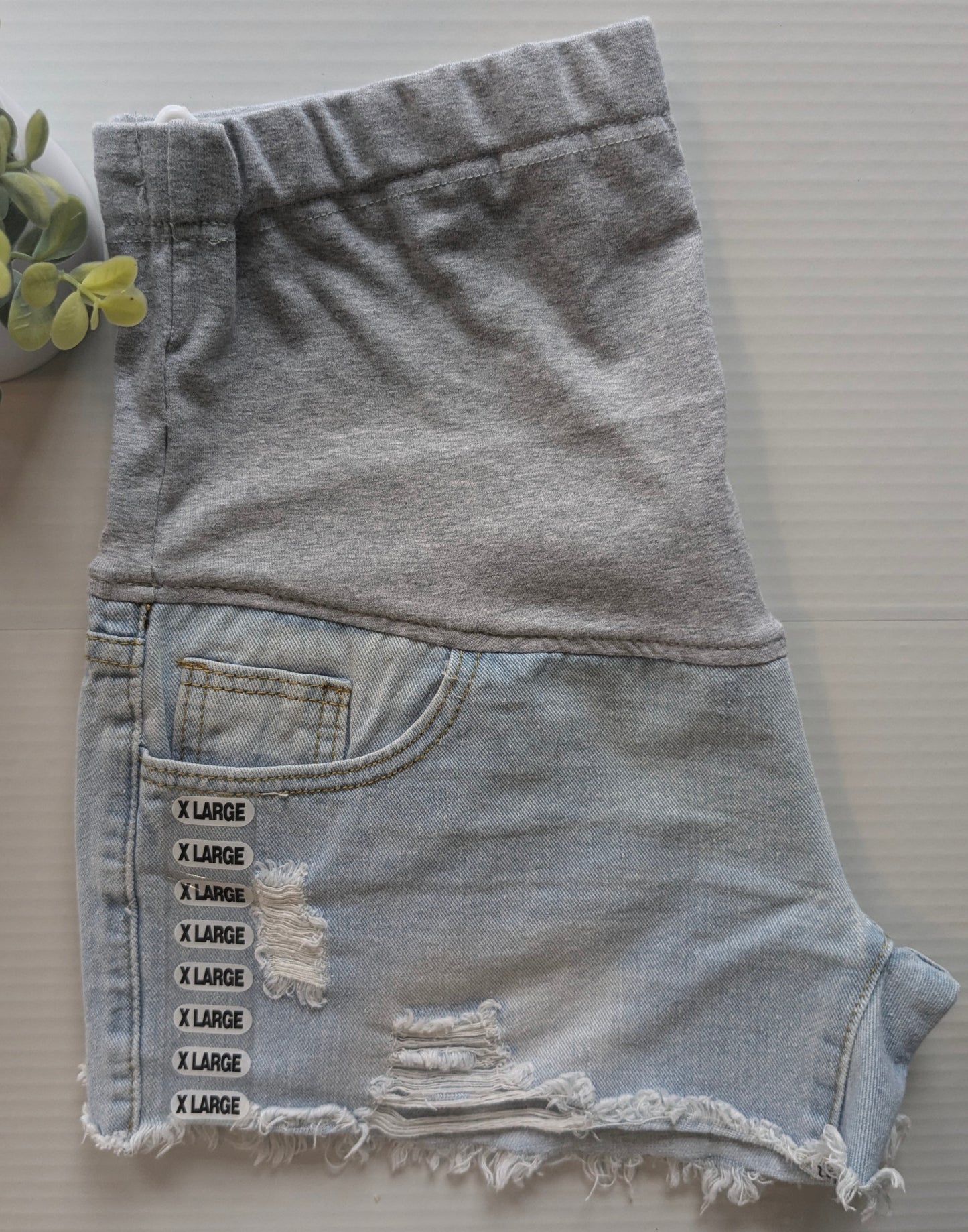 Adjustable full panel 3.5" raw hem denim shorts, Multi wash