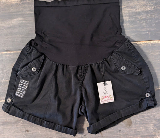 Full panel 4.5” cuffed casual shorts, Black