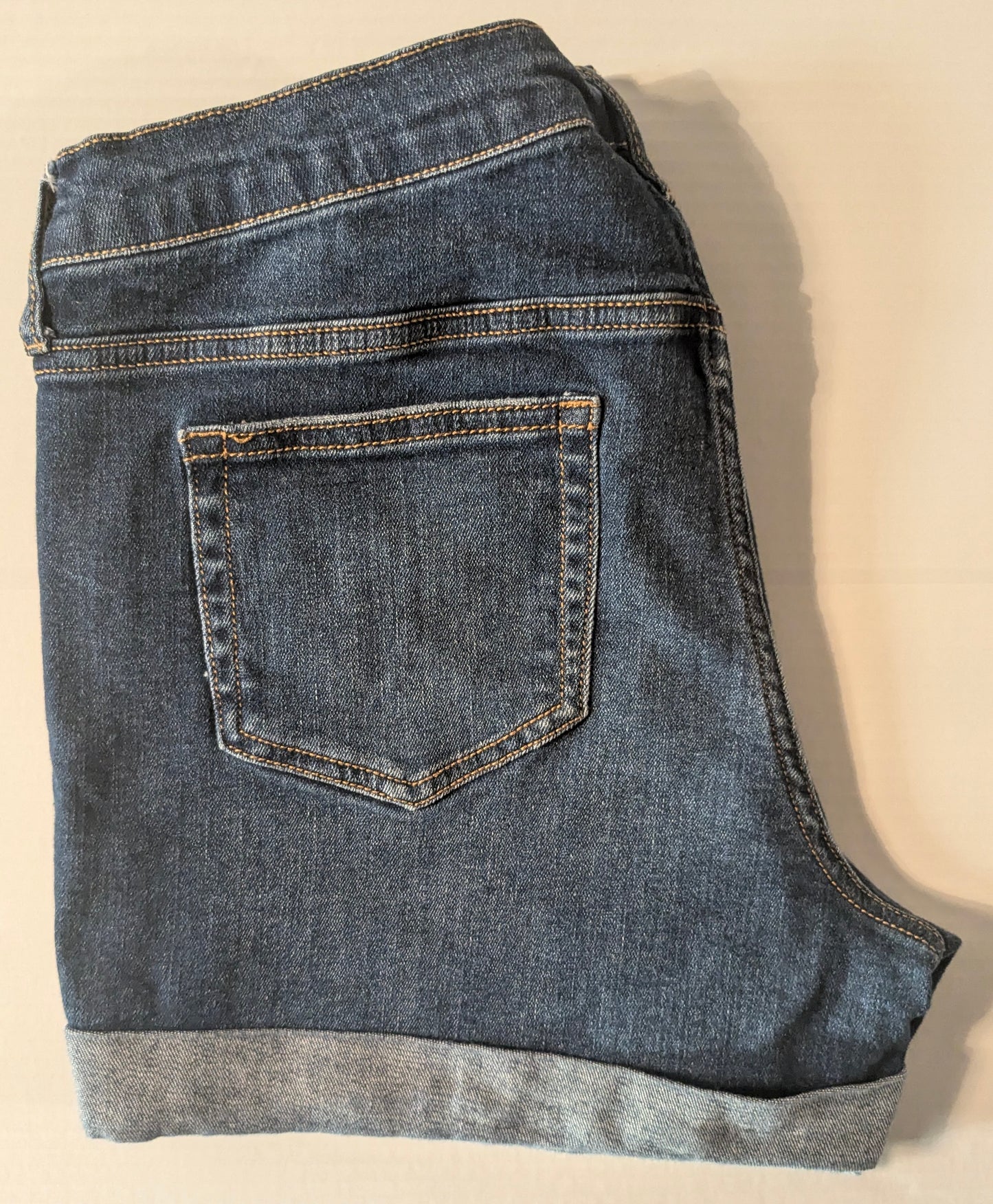 Side panels 3.5" cuffed denim shorts, Dark wash