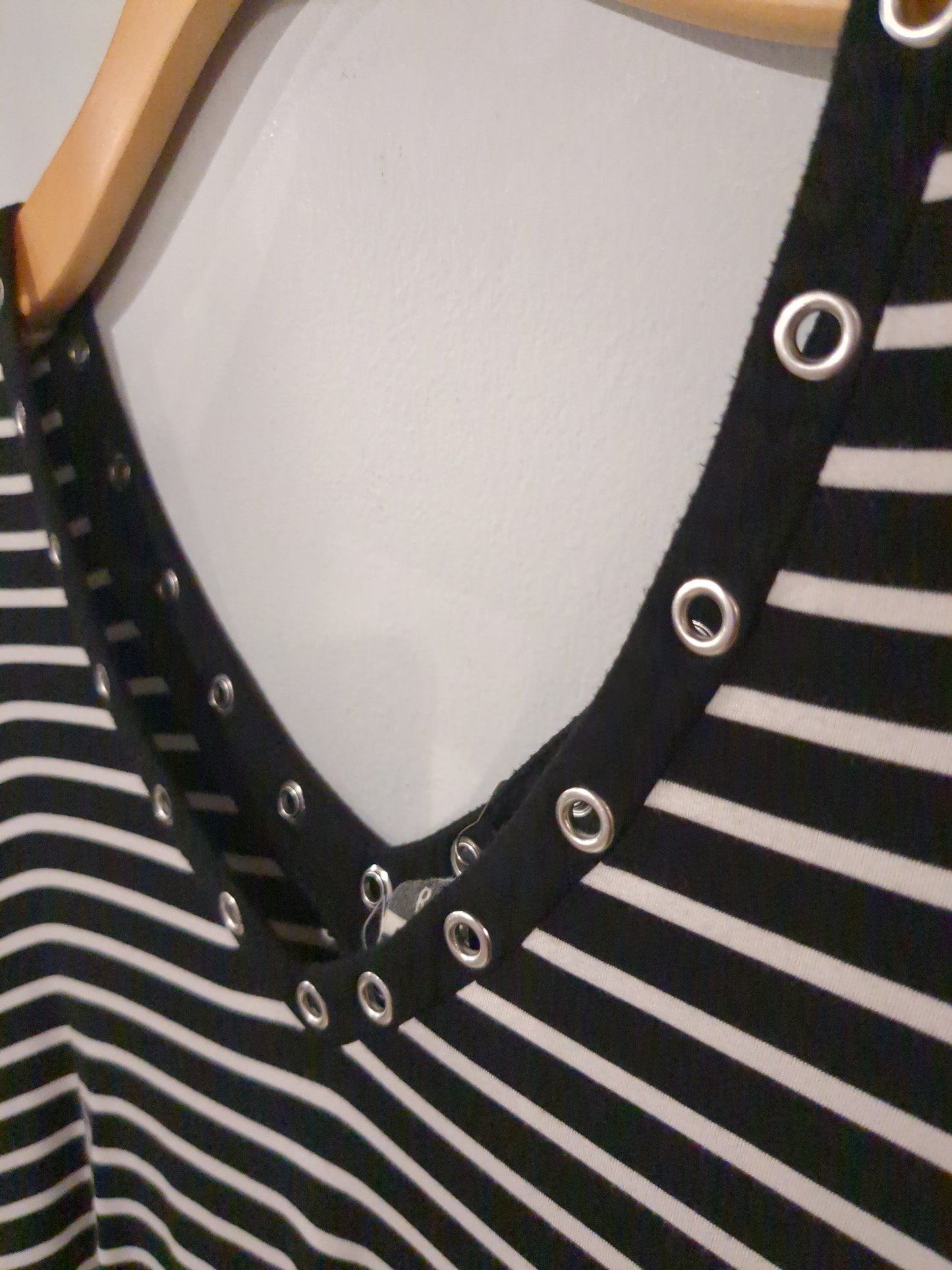 Grommets trim double v-neck SS tee, Black stripes