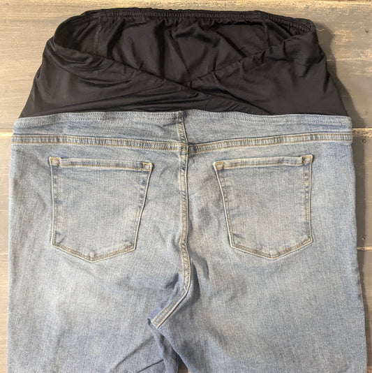 Convertible panel 8" cuffed denim shorts, Medium wash