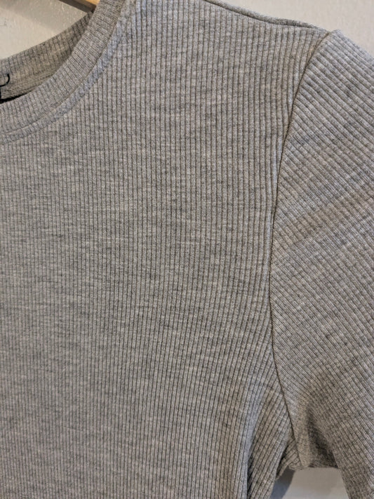 Crew neck fitted ribbed knit SS tee, Grey