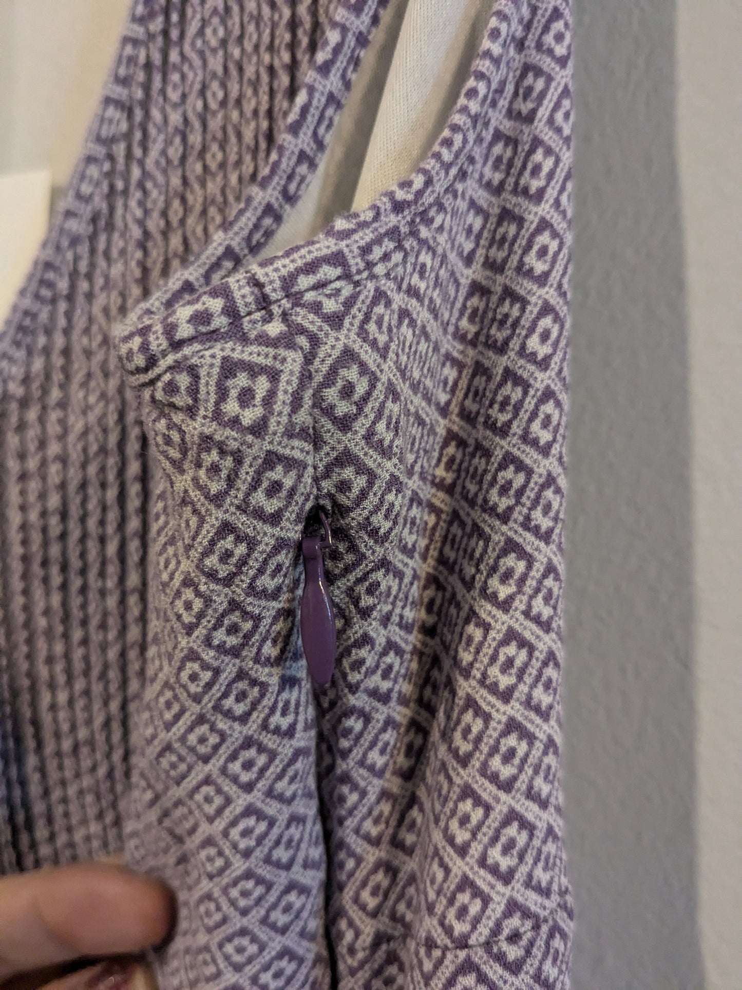 Accordion front flowy tank, Grape