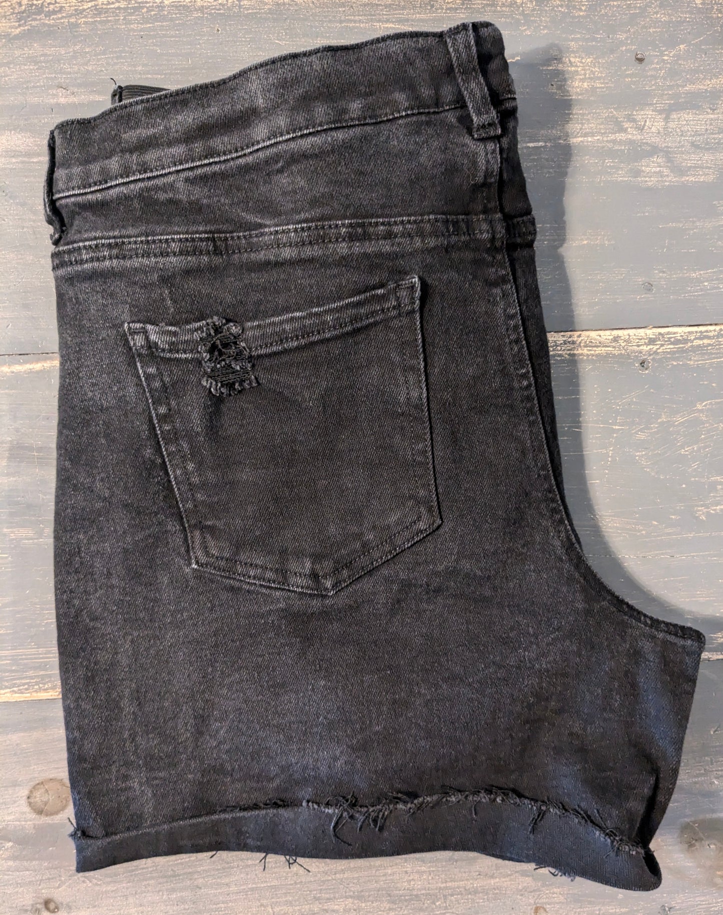 Side panels raw cuffed hem 5" denim shorts, Black wash