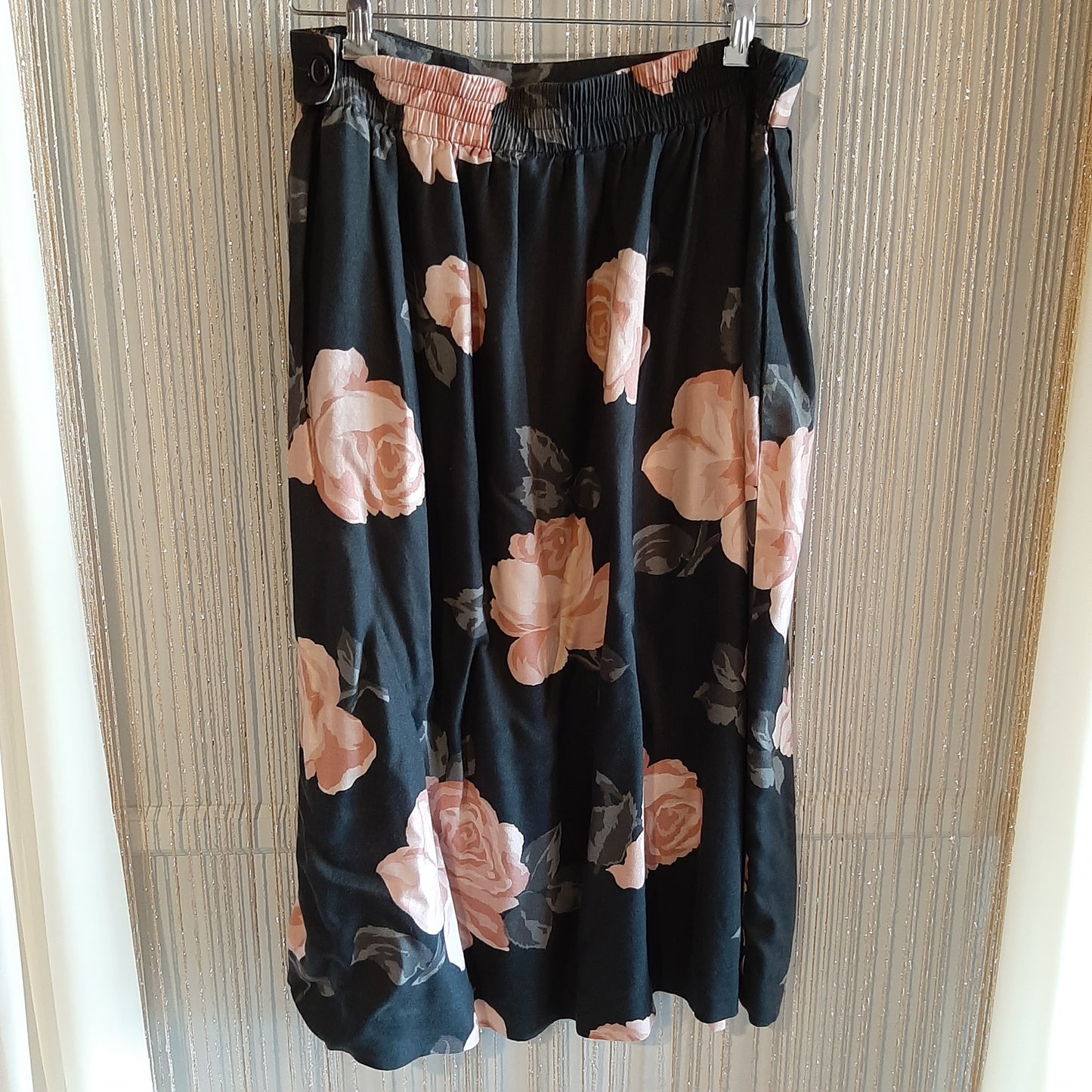 Pleated high-waisted midi skirt, Black florals