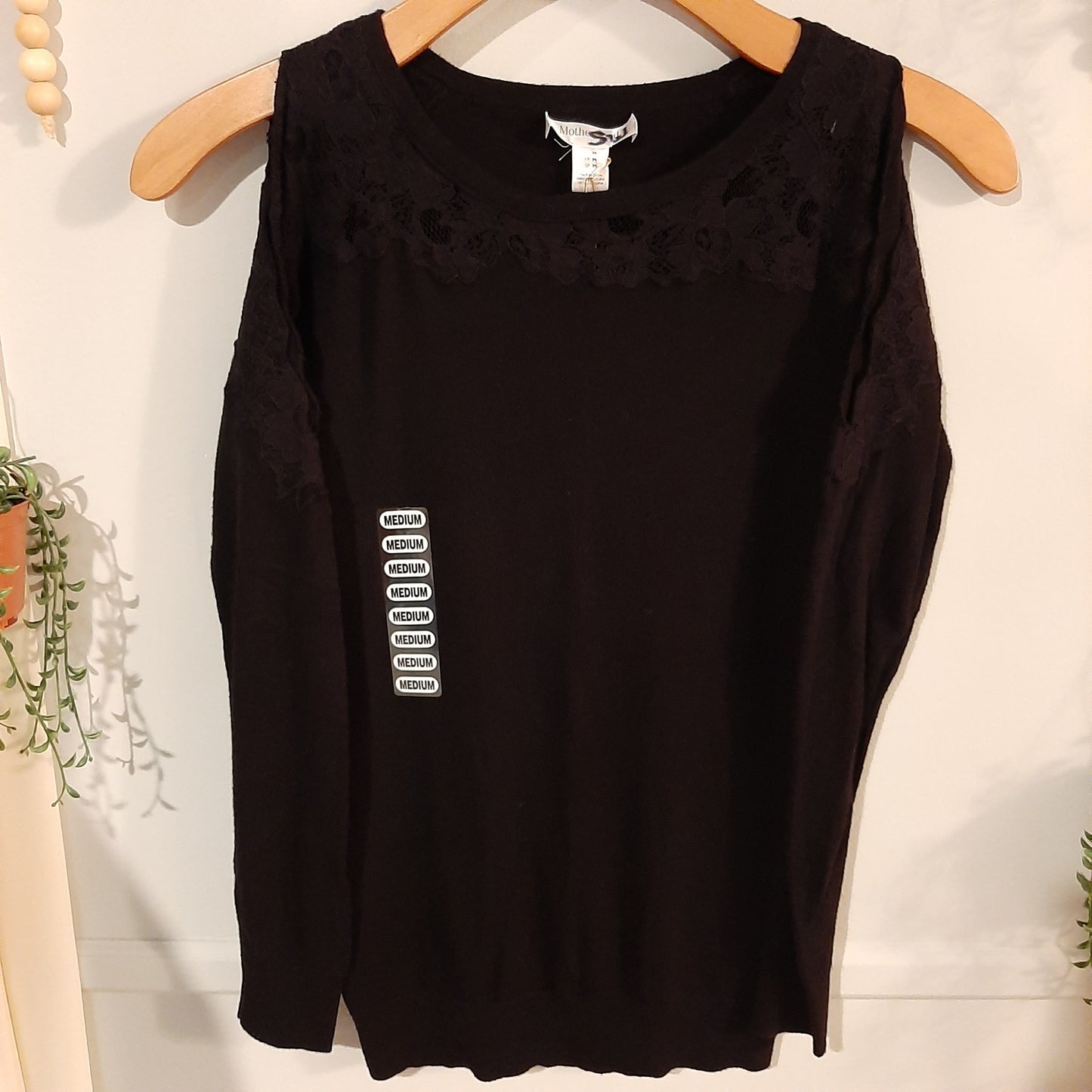 Cold-shoulder crocheted LS top, Black