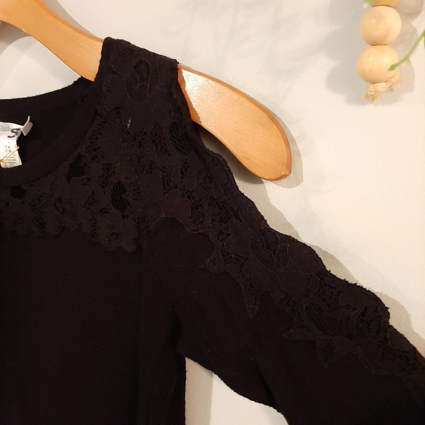 Cold-shoulder crocheted LS top, Black