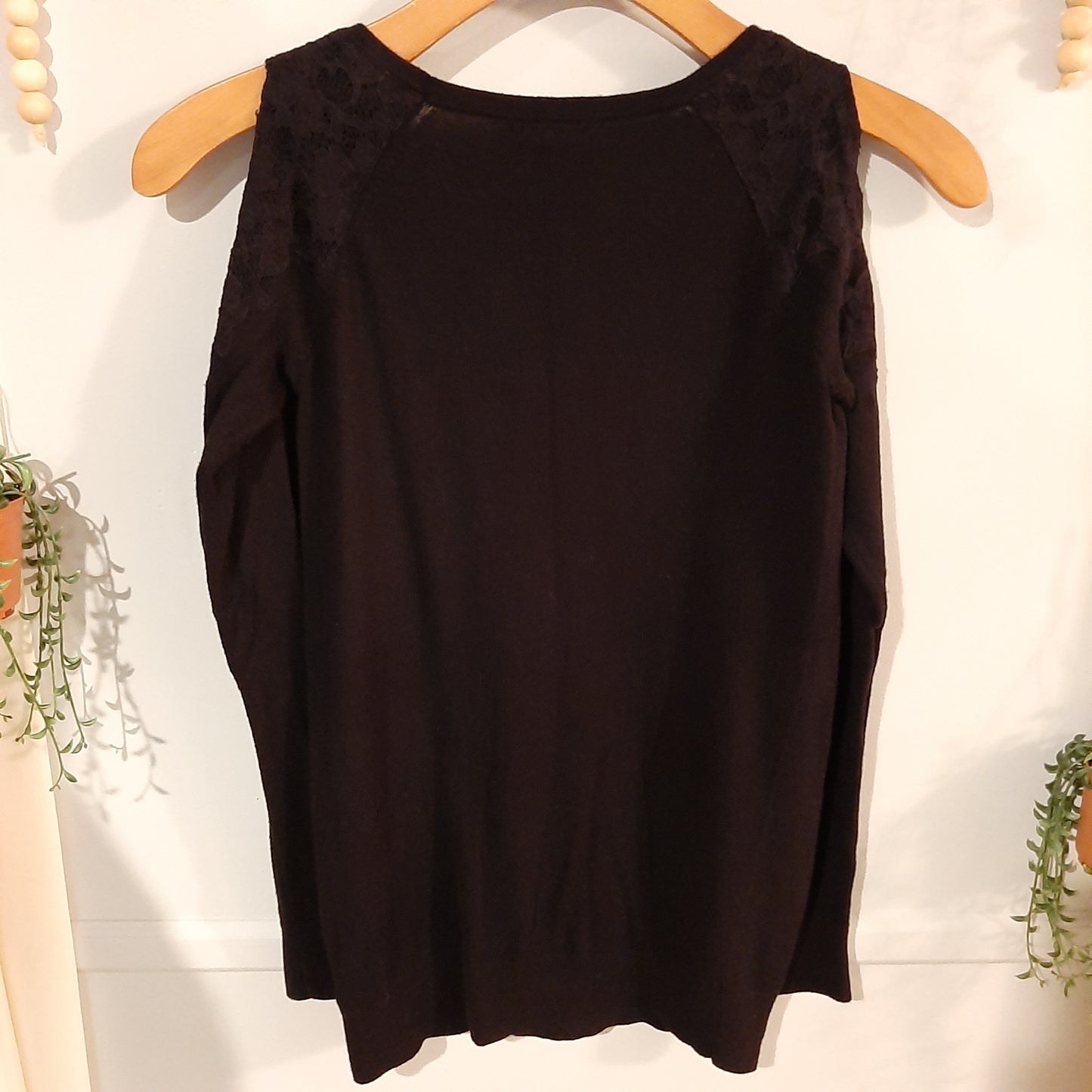 Cold-shoulder crocheted LS top, Black