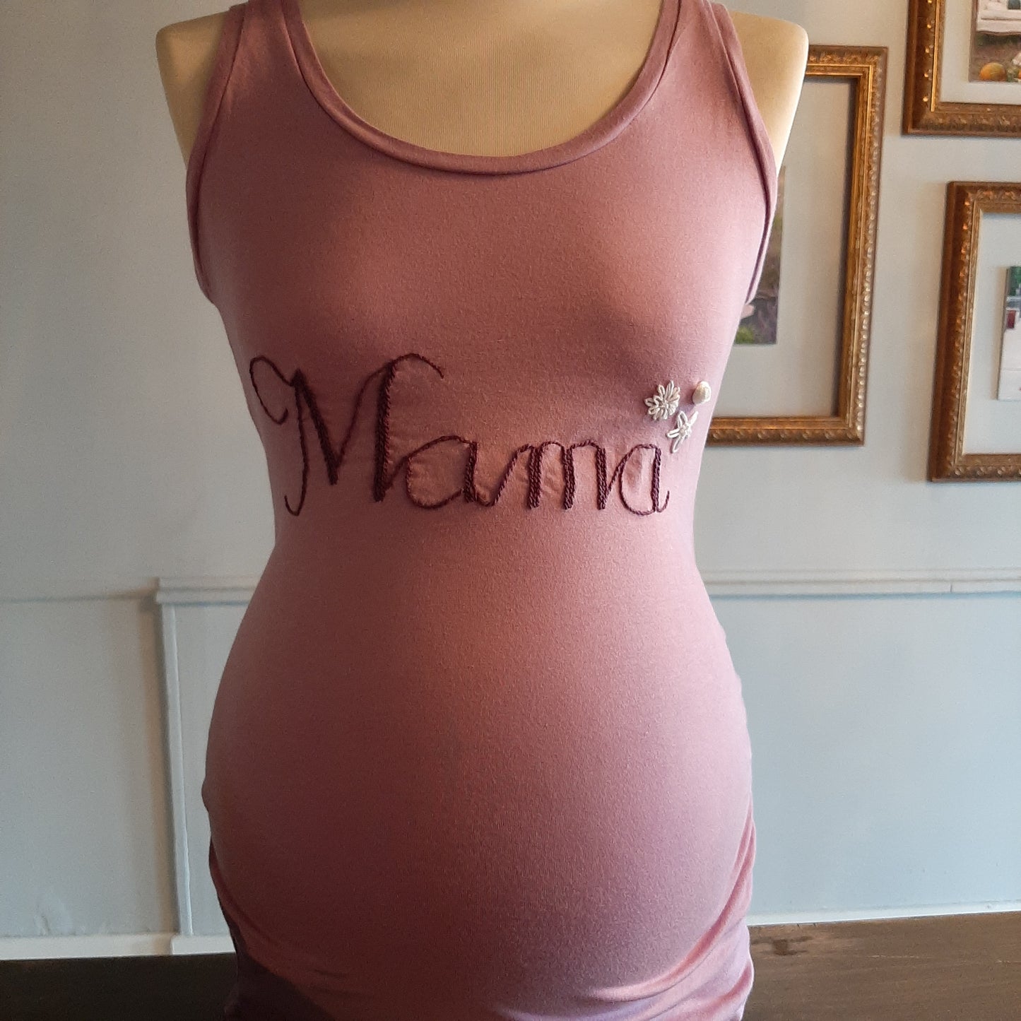 'MAMA' hand-embroidered essential tank, Lilac