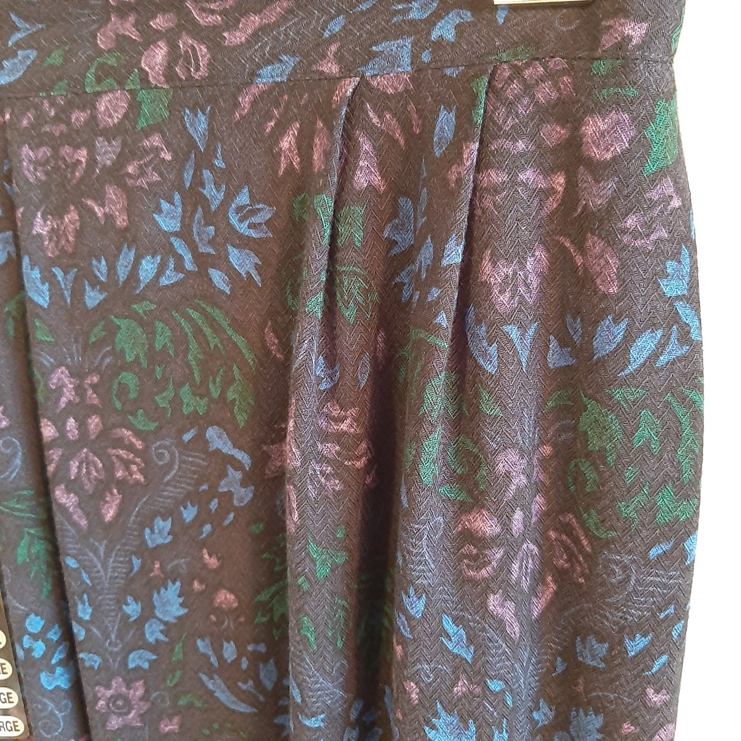 Pleated high-waisted midi skirt, Black florals