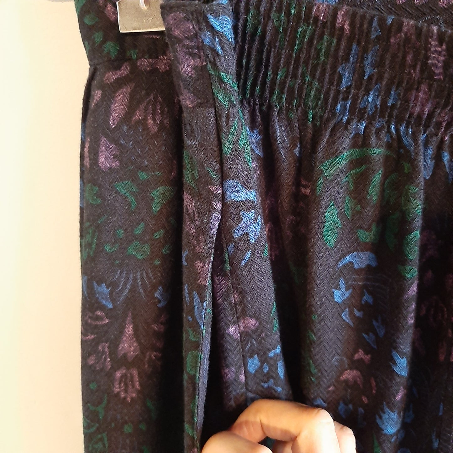 Pleated high-waisted midi skirt, Black florals