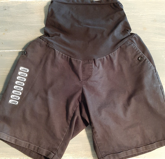 Casual full panel 7.5" cuffed hem shorts, Black