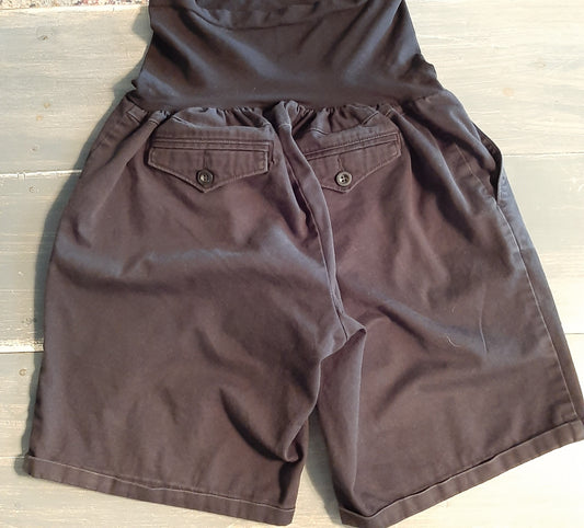 Casual full panel 7.5" cuffed hem shorts, Black