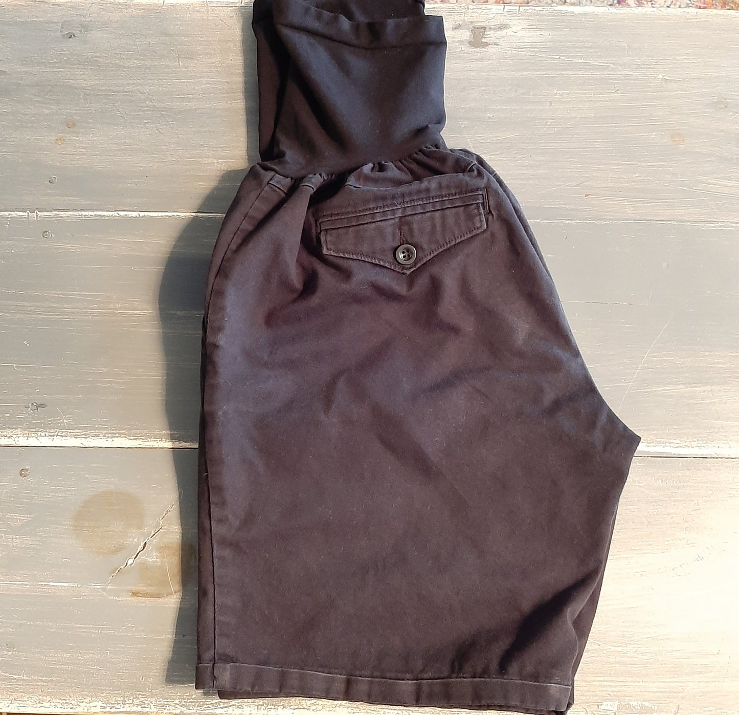 Casual full panel 7.5" cuffed hem shorts, Black