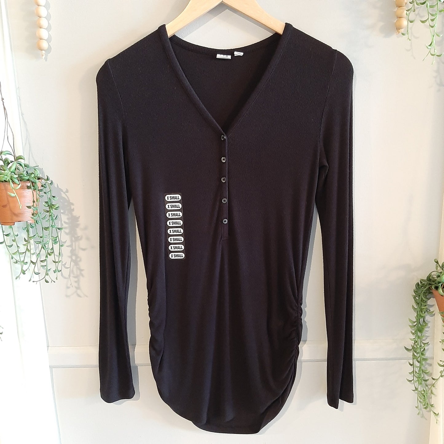 Essential ribbed knit Henley LS top, Black