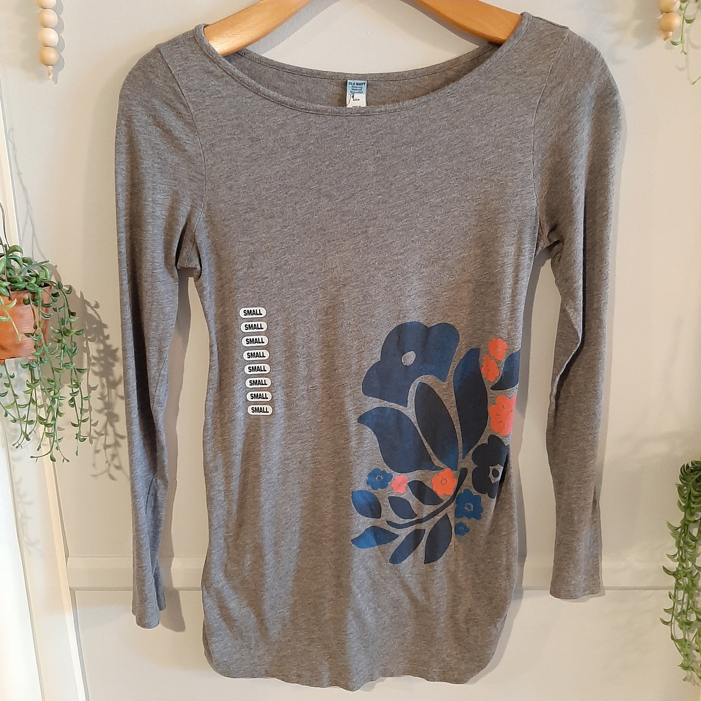 Essential fitted round neck LS tee, Grey