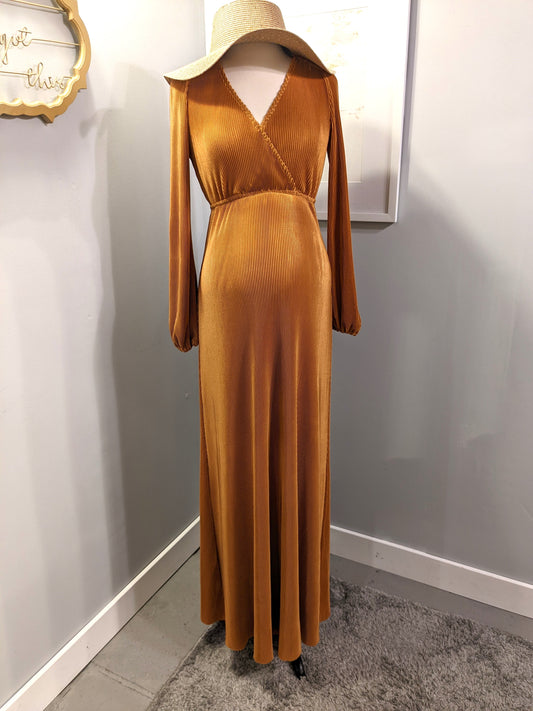 Glowing Pleats in Gold