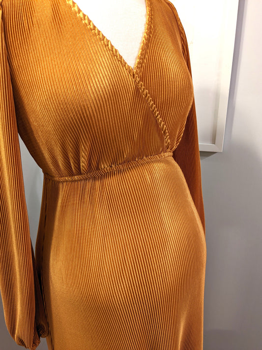 Glowing Pleats in Gold