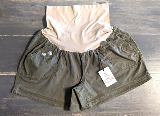 Daisies embroidered decal casual full panel 4" shorts, Olive