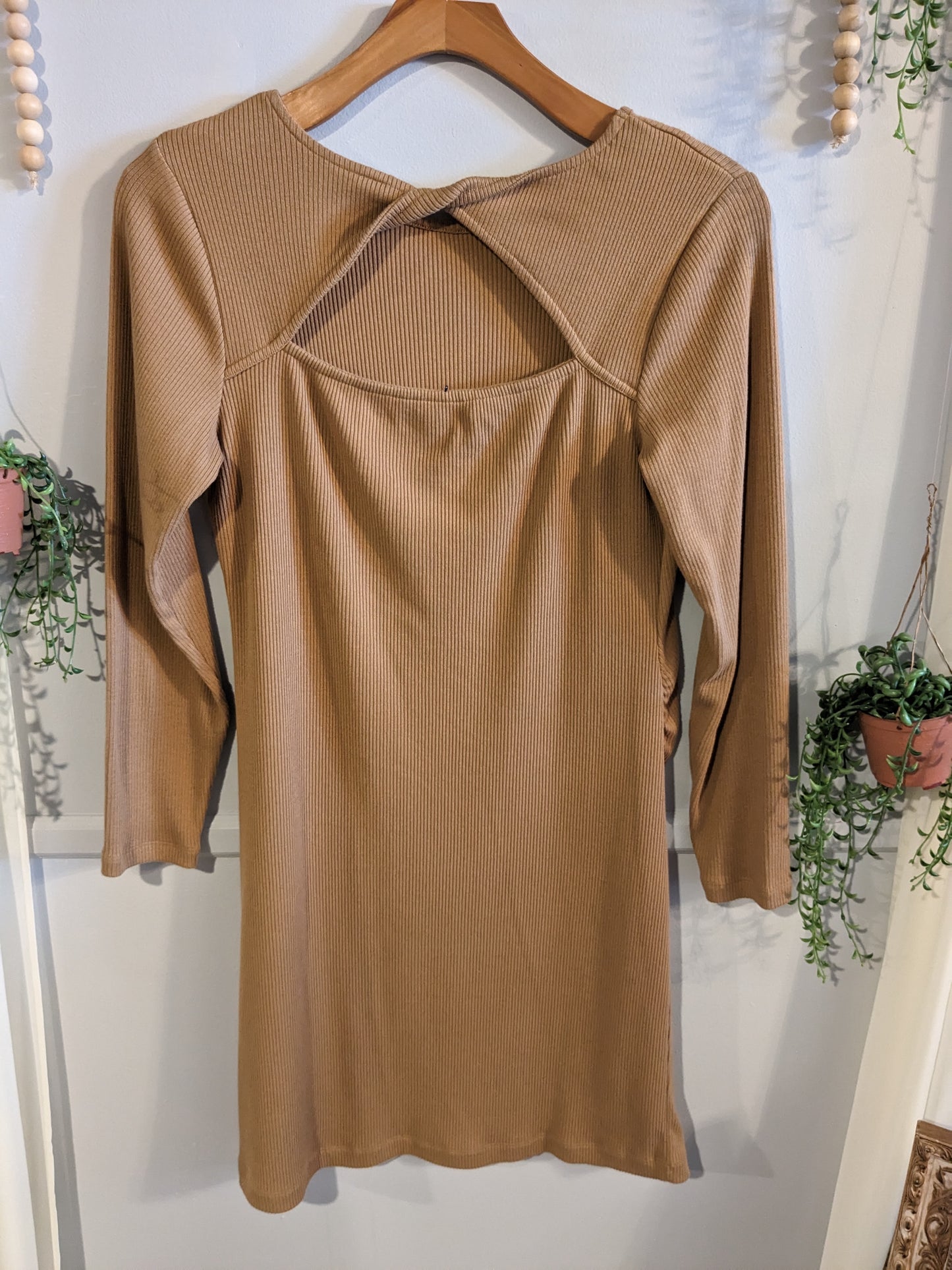 Rear cutout fitted LS mini dress, Caramel