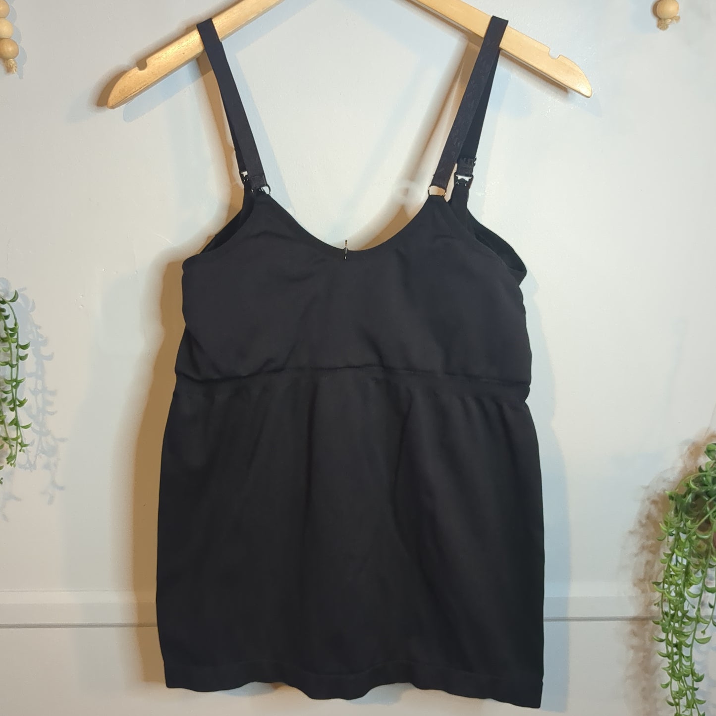 Semi-formed clasp strap & hands-free pumping cami, Black -NF