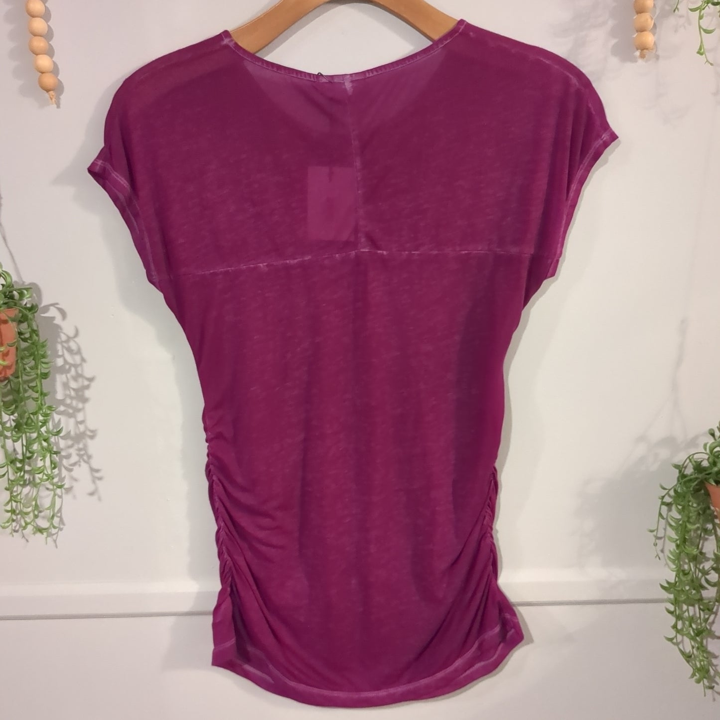 Essential fitted scoop neck sheer SS tee, Fuchsia