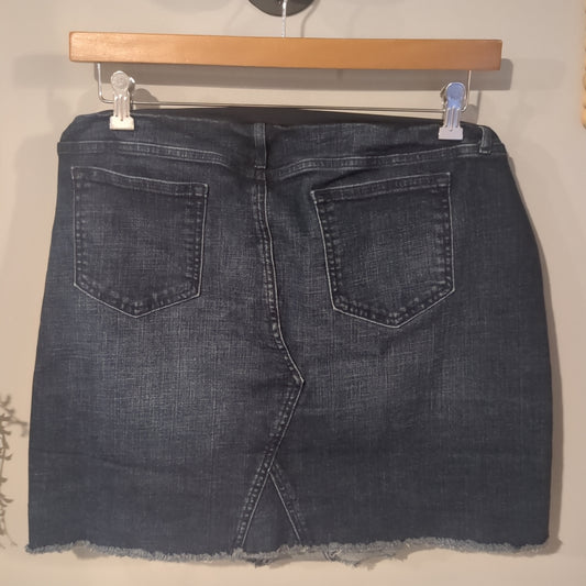Full panel fringe hem 15" mini denim skirt w/ pockets, Medium wash