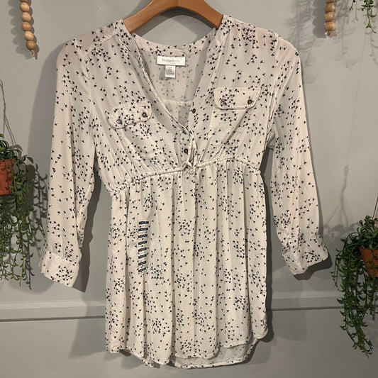 Cinched waist quarter button LS blouse, White florals