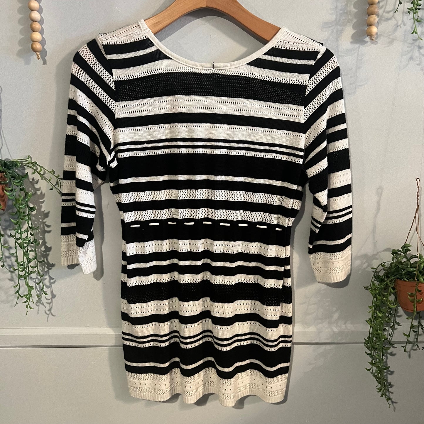 Cinched waist lightweight LS sweater, Black stripes